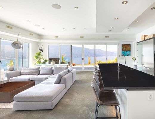 The Majestic Lakeview Home - 2 Bdrm w/ Pool  HT - Kelowna 