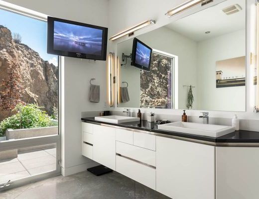 The Majestic Lakeview Home - 2 Bdrm w/ Pool  HT - Kelowna 