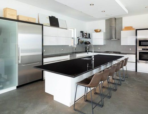 The Majestic Lakeview Home - 2 Bdrm w/ Pool  HT - Kelowna 