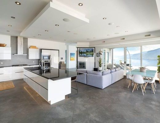 The Majestic Lakeview Home - 2 Bdrm w/ Pool  HT - Kelowna 