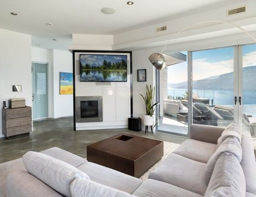 The Majestic Lakeview Home - 2 Bdrm w/ Pool  HT - Kelowna 