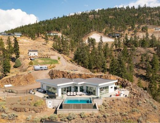 The Majestic Lakeview Home - 2 Bdrm w/ Pool  HT - Kelowna 