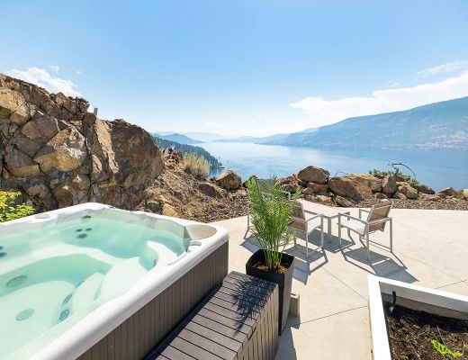 The Majestic Lakeview Home - 2 Bdrm w/ Pool  HT - Kelowna 