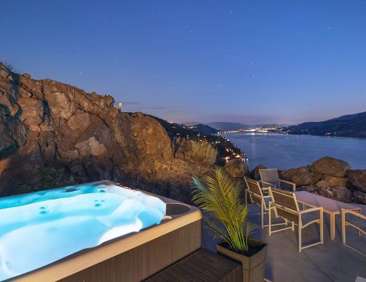 The Majestic Lakeview Home - 2 Bdrm w/ Pool  HT - Kelowna 