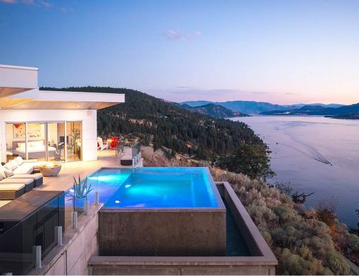 The Majestic Lakeview Home - 2 Bdrm w/ Pool  HT - Kelowna 