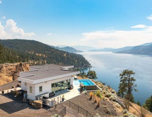 The Majestic Lakeview Home - 2 Bdrm w/ Pool  HT - Kelowna 