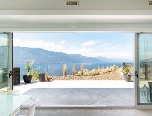 The Majestic Lakeview Home - 2 Bdrm w/ Pool  HT - Kelowna 