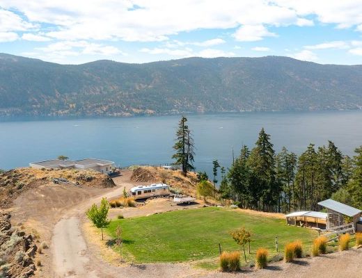 The Majestic Lakeview Home - 2 Bdrm w/ Pool  HT - Kelowna (CVH)