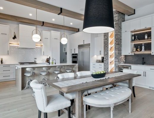 Silver Lining - 6 Bdrm with HT and Pool - Kelowna