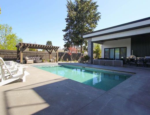 Silver Lining - 6 Bdrm with HT and Pool - Kelowna