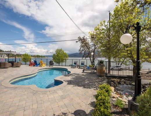 Peachland Beach House - 4 Bdrm w/ Heated Pool - Peachland