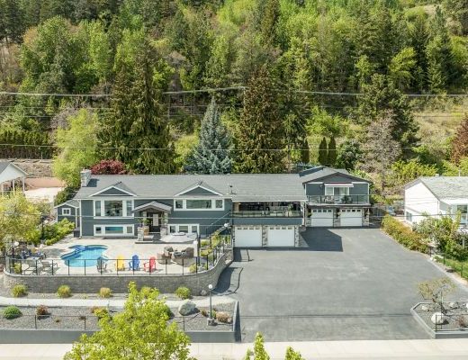 Peachland Beach House - 4 Bdrm w/ Heated Pool - Peachland