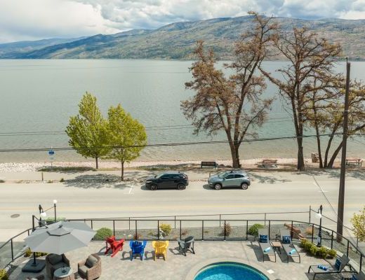 Peachland Beach House - 4 Bdrm w/ Heated Pool - Peachland