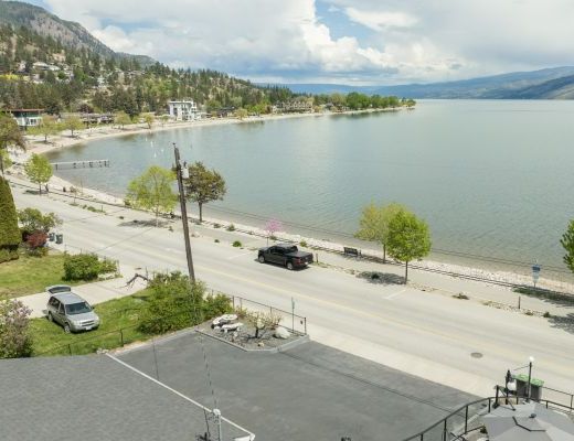 Peachland Beach House - 4 Bdrm w/ Heated Pool - Peachland