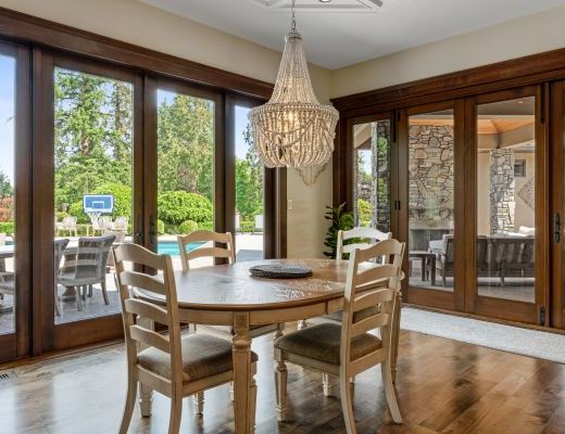 Sunrise Mansion - 8 Bdrm HT with pool - Kelowna