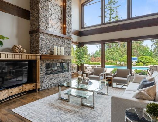 Sunrise Mansion - 8 Bdrm HT with pool - Kelowna