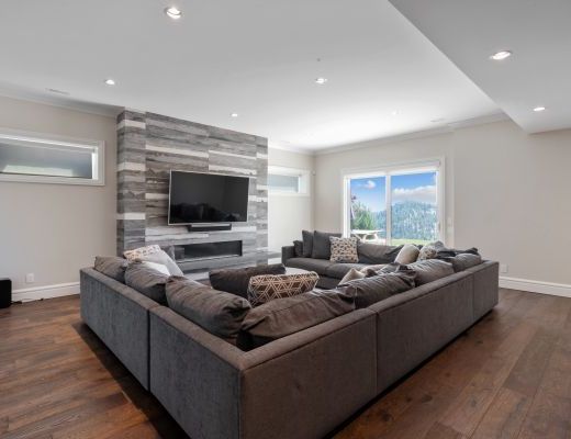 Luxury Point - 7 Bedroom HT w/pool - Kelowna (CVH) 