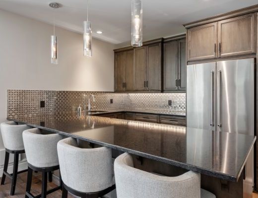 Luxury Point - 7 bedroom HT w/pool - Kelowna (CVH) 