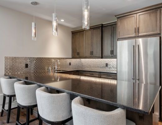 Luxury Point - 7 Bedroom HT w/pool - Kelowna (CVH) 