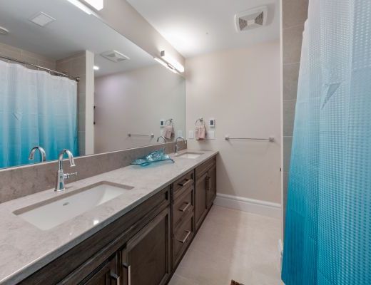 Luxury Point - 7 bedroom HT w/pool - Kelowna (CVH) 