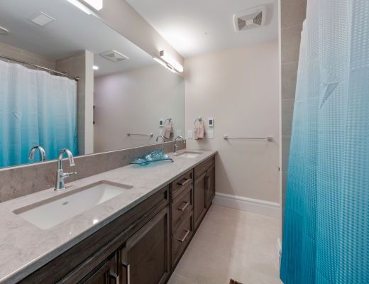 Luxury Point - 7 Bedroom HT w/pool - Kelowna (CVH) 