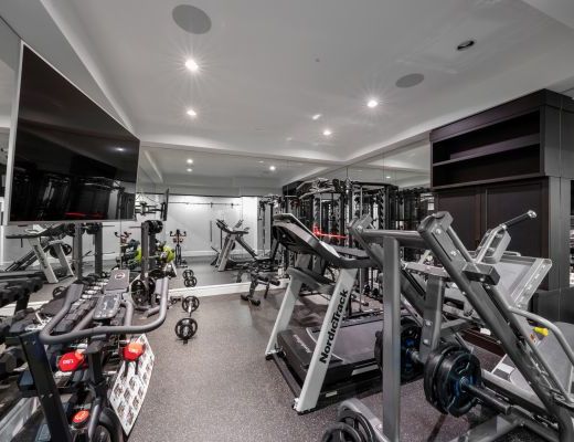 Luxury Point - 7 Bedroom HT w/pool - Kelowna (CVH) 