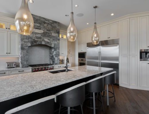 Luxury Point - 7 bedroom HT w/pool - Kelowna (CVH) 