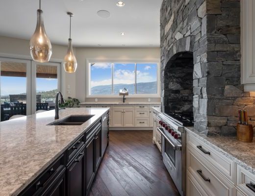 Luxury Point - 7 Bedroom HT w/pool - Kelowna (CVH) 