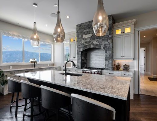 Luxury Point - 7 Bedroom HT w/pool - Kelowna (CVH) 