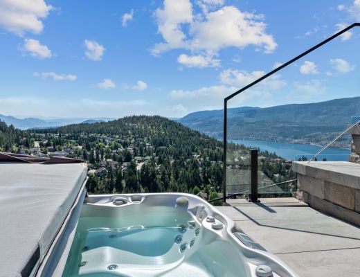 Luxury Point - 7 bedroom HT w/pool - Kelowna (CVH) 