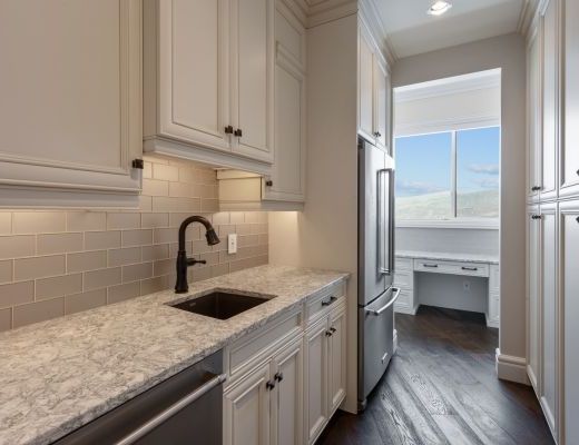 Luxury Point - 7 Bedroom HT w/pool - Kelowna (CVH) 