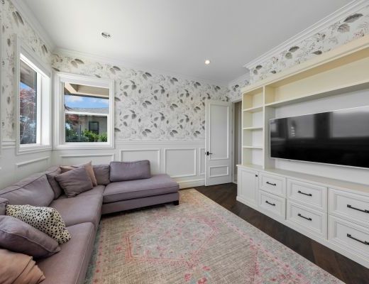 Luxury Point - 7 bedroom HT w/pool - Kelowna (CVH) 