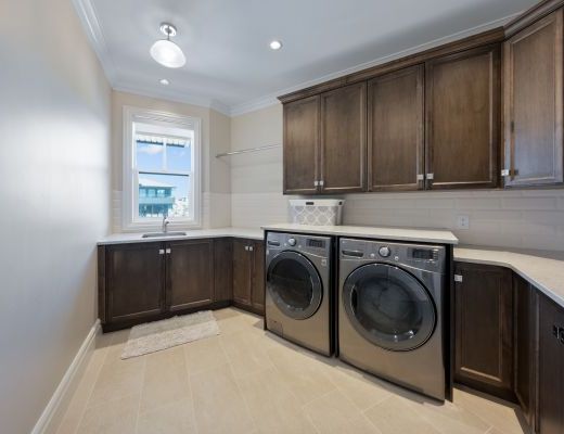 Luxury Point - 7 bedroom HT w/pool - Kelowna (CVH) 