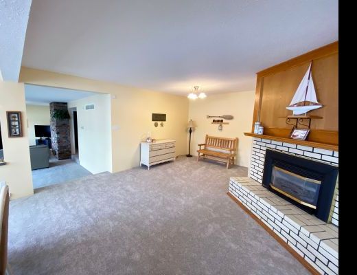 Private Paradise on Wood Lake - 4 bedroom Plus den HT w/ Boat lift - Oyama (CVH)