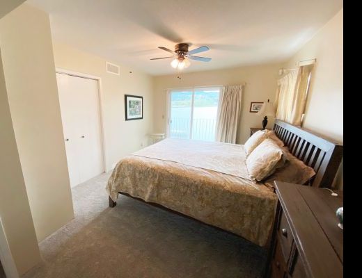 Private Paradise on Wood Lake - 4 bedroom Plus den HT w/ Boat lift - Oyama (CVH)