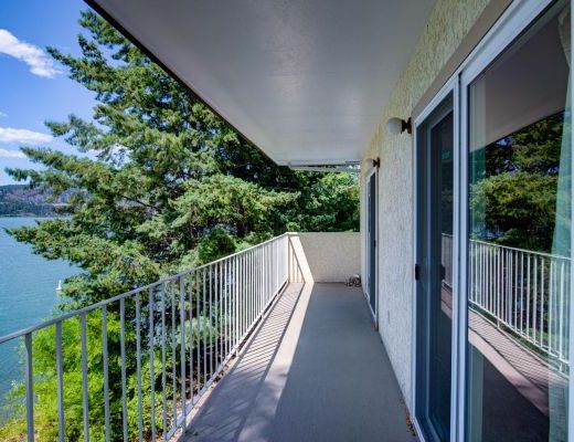 Private Paradise on Wood Lake - 4 bedroom Plus den HT w/ Boat lift - Oyama (CVH)