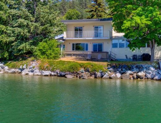 Private Paradise on Wood Lake - 4 Bdrm + Den HT w/ Boat lift - Oyama (CVH)