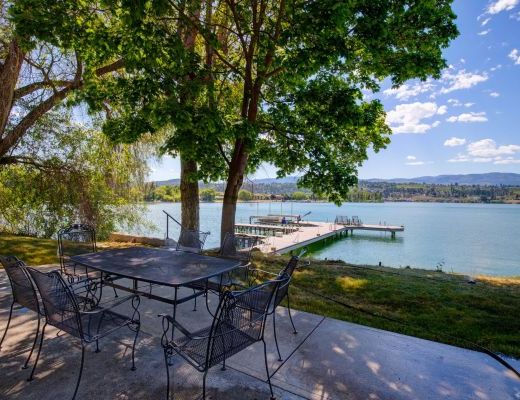 Private Paradise on Wood Lake - 4 Bdrm + Den HT w/ Boat lift - Oyama (CVH)