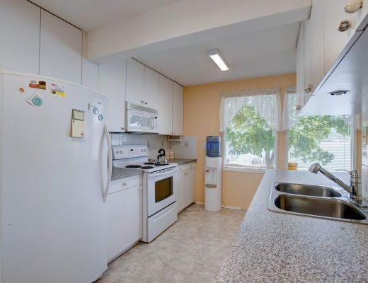 Private Paradise on Wood Lake - 4 bedroom Plus den HT w/ Boat lift - Oyama (CVH)
