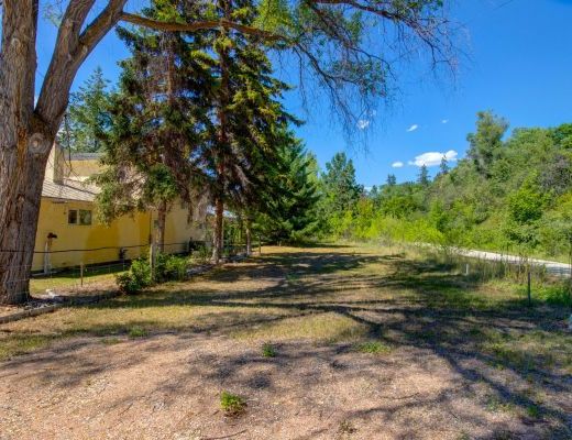 Private Paradise on Wood Lake - 4 bedroom Plus den HT w/ Boat lift - Oyama (CVH)