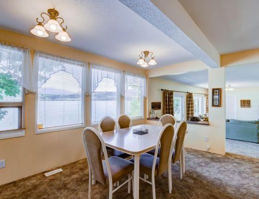 Private Paradise on Wood Lake - 4 bedroom Plus den HT w/ Boat lift - Oyama (CVH)