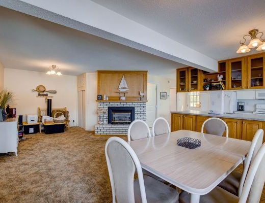 Private Paradise on Wood Lake - 4 bedroom Plus den HT w/ Boat lift - Oyama (CVH)