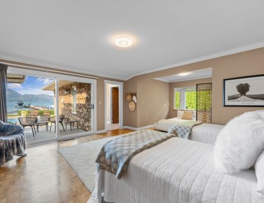 Sunset West - 6 Bdrm Lakefront w/ Pool - Kelowna