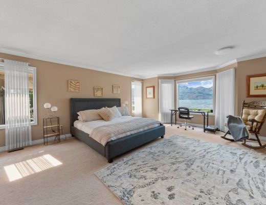 Sunset West - 6 Bdrm Lakefront w/ Pool - Kelowna
