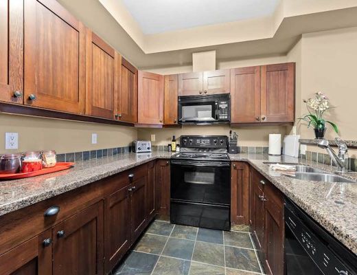 Stone's Throw #2 - 2 Bdrm HT - Sun Peaks (TM)