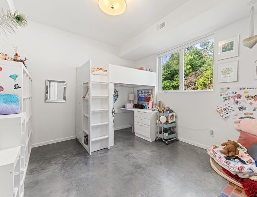 Adobe Haven - 5 Bedroom w/ Pool - Kelowna 