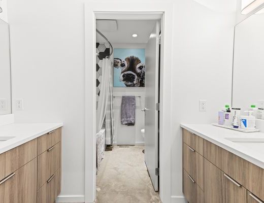 Adobe Haven - 5 Bedroom w/ Pool - Kelowna 