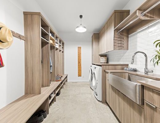 Adobe Haven - 5 Bedroom w/ Pool - Kelowna 