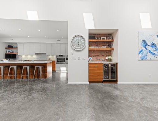 Adobe Haven - 5 Bedroom w/ Pool - Kelowna 