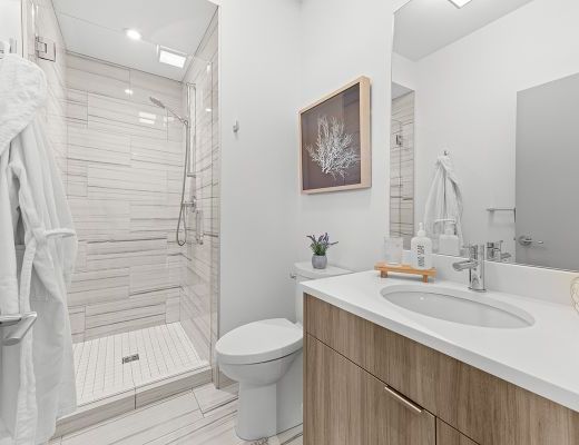 Adobe Haven - 5 Bedroom w/ Pool - Kelowna 